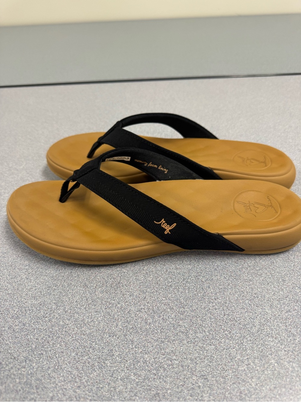 USED- Size 10 Reef Cushion Bounce Flip Flops in Tan and Black